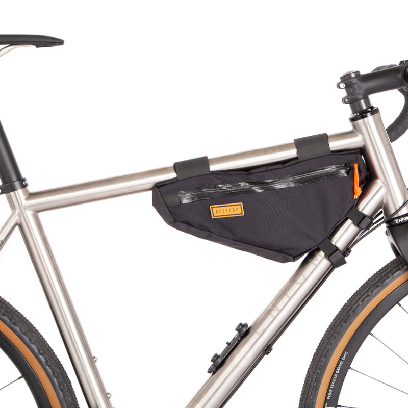 small frame bag gravel bike Restrap Carry Everything - Farbe:Sportlich Schwarz Cube STEREO HYBRID 160 visibility blue interior ensures Colour_Blue